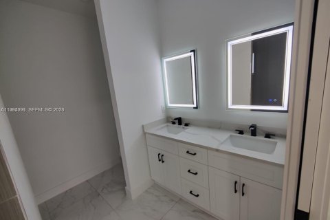 Villa ou maison à louer à Cape Coral, Floride: 3 chambres, 152.55 m2 № 2060809 - photo 17