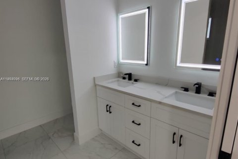 Villa ou maison à louer à Cape Coral, Floride: 3 chambres, 152.55 m2 № 2060809 - photo 16