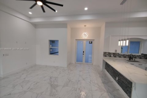 Villa ou maison à louer à Cape Coral, Floride: 3 chambres, 152.55 m2 № 2060809 - photo 10