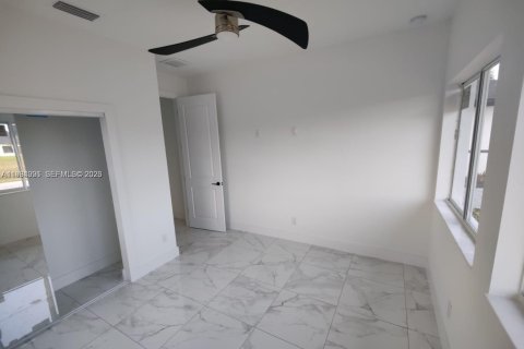 Villa ou maison à louer à Cape Coral, Floride: 3 chambres, 152.55 m2 № 2060809 - photo 21