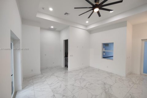 Villa ou maison à louer à Cape Coral, Floride: 3 chambres, 152.55 m2 № 2060809 - photo 13