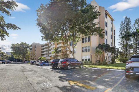 Condo in Lauderhill, Florida, 3 bedrooms  № 1998639 - photo 3