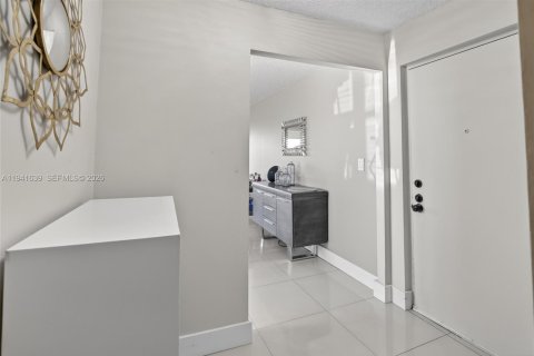 Condo in Lauderhill, Florida, 3 bedrooms  № 1998639 - photo 16