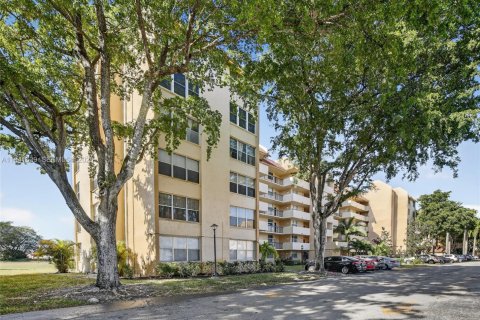 Condo in Lauderhill, Florida, 3 bedrooms  № 1998639 - photo 2