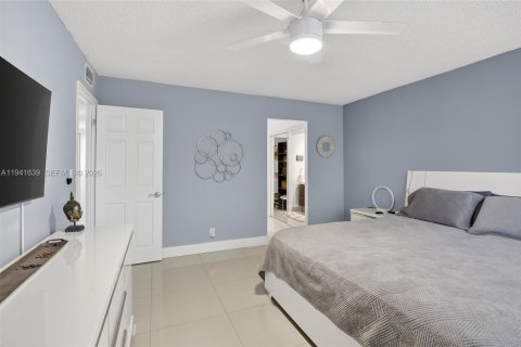 Condo in Lauderhill, Florida, 3 bedrooms  № 1998639 - photo 27