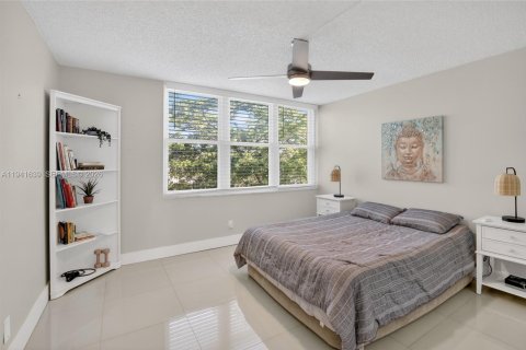 Condo in Lauderhill, Florida, 3 bedrooms  № 1998639 - photo 21