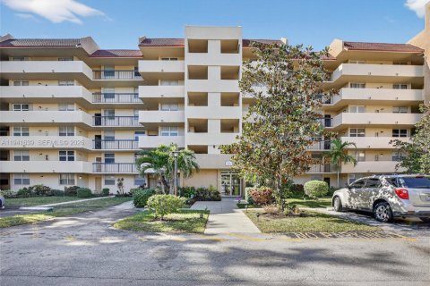 Condo in Lauderhill, Florida, 3 bedrooms  № 1998639 - photo 1