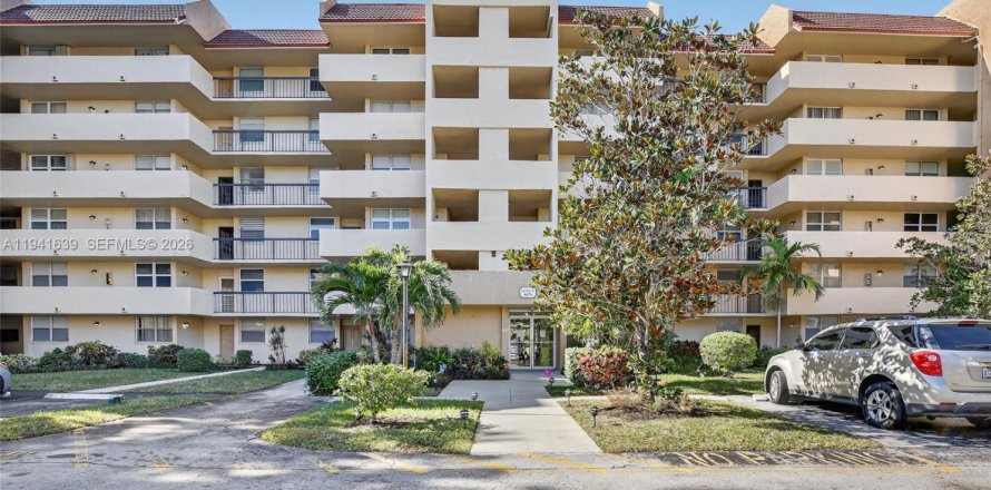 Condo in Lauderhill, Florida, 3 bedrooms  № 1998639