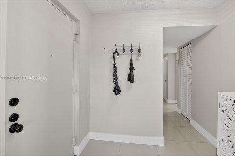 Condo in Lauderhill, Florida, 3 bedrooms  № 1998639 - photo 15