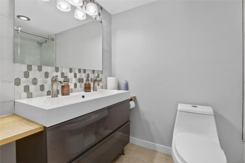 Condo in Lauderhill, Florida, 3 bedrooms  № 1998639 - photo 20