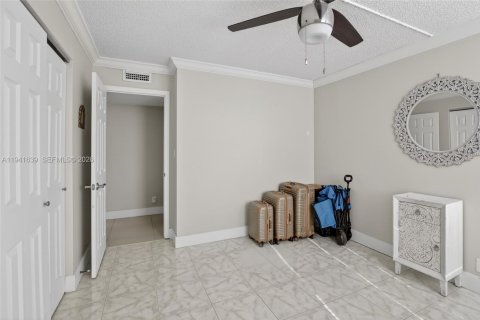 Condo in Lauderhill, Florida, 3 bedrooms  № 1998639 - photo 25