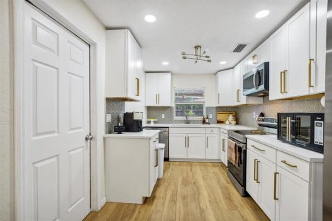 House in Lakeland, Florida 3 bedrooms, 119.75 sq.m. № 1761209 - photo 13