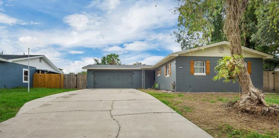 House in Lakeland, Florida 3 bedrooms, 119.75 sq.m. № 1761209