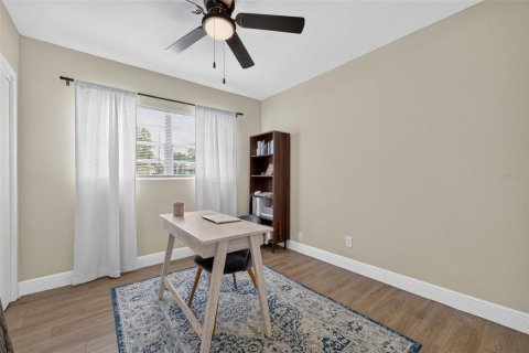 Villa ou maison à vendre à Tampa, Floride: 4 chambres, 122.45 m2 № 2408077 - photo 19