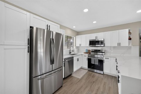 Villa ou maison à vendre à Tampa, Floride: 4 chambres, 122.45 m2 № 2408077 - photo 8