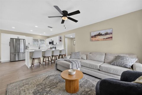 Villa ou maison à vendre à Tampa, Floride: 4 chambres, 122.45 m2 № 2408077 - photo 5