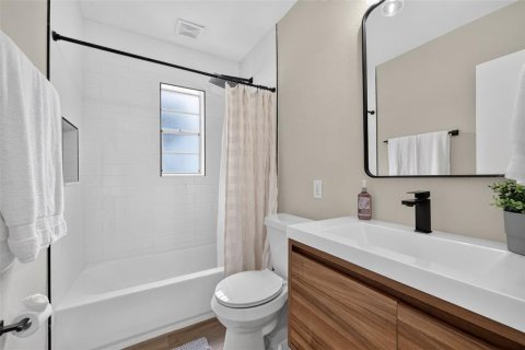 Villa ou maison à vendre à Tampa, Floride: 4 chambres, 122.45 m2 № 2408077 - photo 18