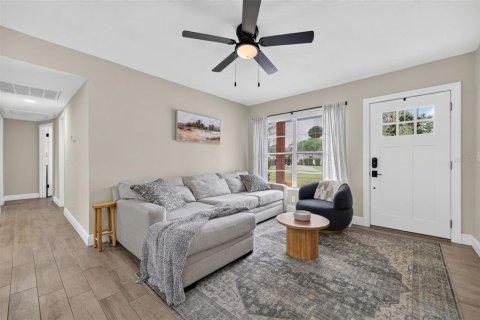 Villa ou maison à vendre à Tampa, Floride: 4 chambres, 122.45 m2 № 2408077 - photo 3