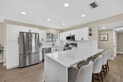 Villa ou maison à vendre à Tampa, Floride: 4 chambres, 122.45 m2 № 2408077 - photo 7