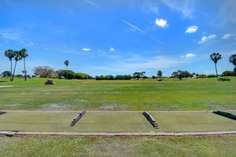 House in Lake Worth, Florida 3 bedrooms, 137.31 sq.m. № 1180613 - photo 1