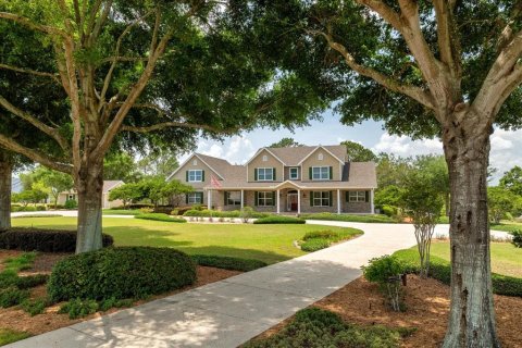 House in Montverde, Florida 4 bedrooms, 397.71 sq.m. № 1687790 - photo 1