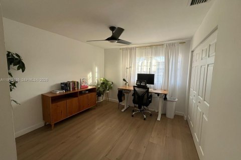 Casa en venta en Miami, Florida, 3 dormitorios, 216.56 m2 № 2006391 - foto 25