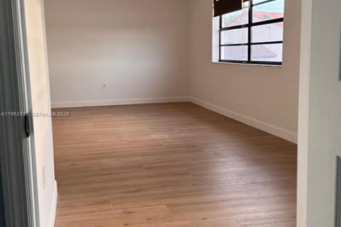 Casa en venta en Miami, Florida, 3 dormitorios, 216.56 m2 № 2006391 - foto 21