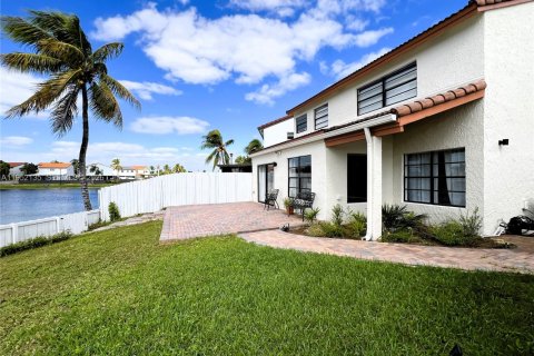 Casa en venta en Miami, Florida, 3 dormitorios, 216.56 m2 № 2006391 - foto 30