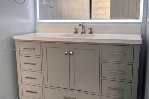 Casa en venta en Miami, Florida, 3 dormitorios, 216.56 m2 № 2006391 - foto 27