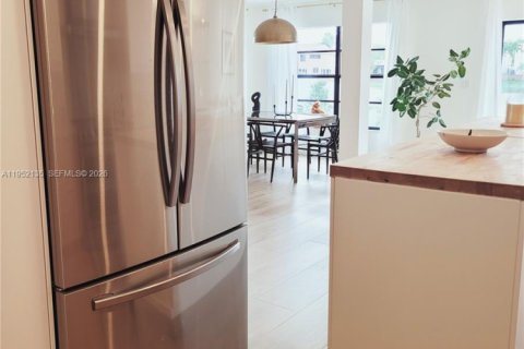 Casa en venta en Miami, Florida, 3 dormitorios, 216.56 m2 № 2006391 - foto 9