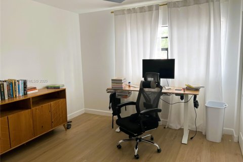 Casa en venta en Miami, Florida, 3 dormitorios, 216.56 m2 № 2006391 - foto 24