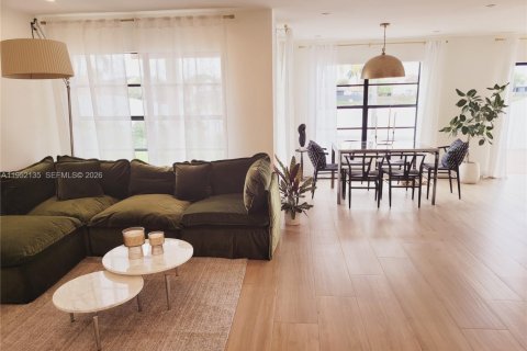 Casa en venta en Miami, Florida, 3 dormitorios, 216.56 m2 № 2006391 - foto 3