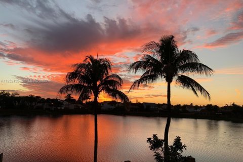 Casa en Miami, Florida 3 dormitorios, 216.56 m2 № 2006391