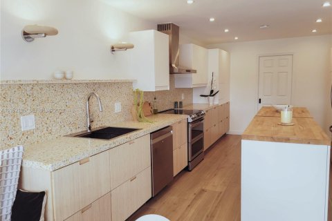 Casa en venta en Miami, Florida, 3 dormitorios, 216.56 m2 № 2006391 - foto 7