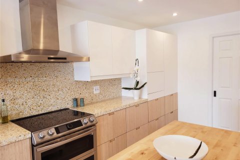 Casa en venta en Miami, Florida, 3 dormitorios, 216.56 m2 № 2006391 - foto 6