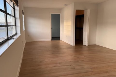 Casa en venta en Miami, Florida, 3 dormitorios, 216.56 m2 № 2006391 - foto 20