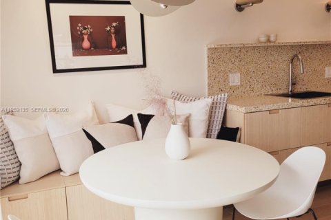 Casa en venta en Miami, Florida, 3 dormitorios, 216.56 m2 № 2006391 - foto 12