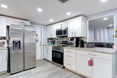 Villa ou maison à louer à Holiday, Floride: 2 chambres, 95.5 m2 № 2098945 - photo 4