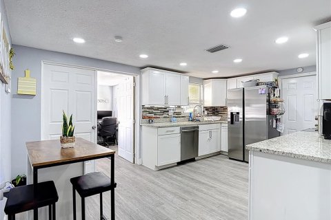Villa ou maison à louer à Holiday, Floride: 2 chambres, 95.5 m2 № 2098945 - photo 3