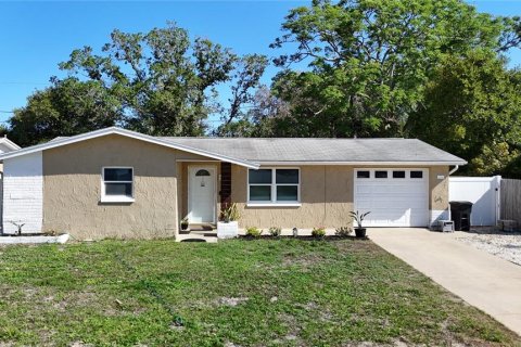 Villa ou maison à Holiday, Floride 2 chambres, 95.5 m2 № 2098945