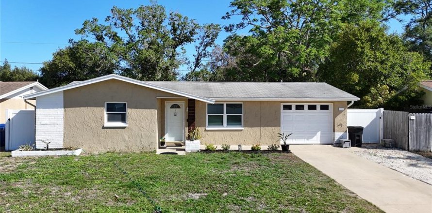 Villa ou maison à Holiday, Floride 2 chambres, 95.5 m2 № 2098945