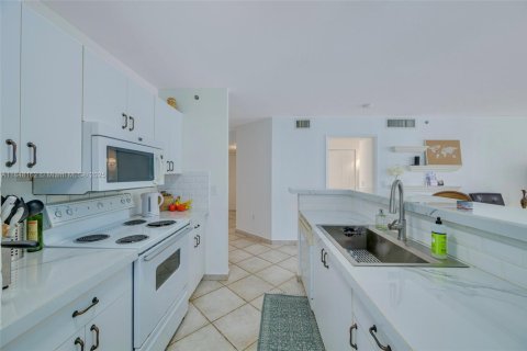 Condominio en venta en Aventura, Florida, 3 dormitorios, 125.42 m2 № 1858618 - foto 13