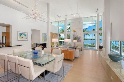 House in Sarasota, Florida 4 bedrooms, 428.93 sq.m. № 2207591 - photo 6