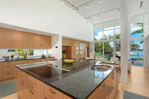 House in Sarasota, Florida 4 bedrooms, 428.93 sq.m. № 2207591 - photo 27
