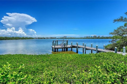 House in Sarasota, Florida 4 bedrooms, 428.93 sq.m. № 2207591 - photo 18