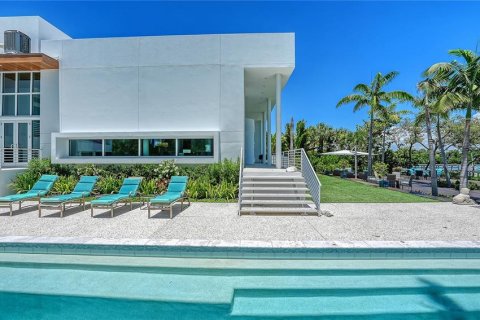 House in Sarasota, Florida 4 bedrooms, 428.93 sq.m. № 2207591 - photo 11