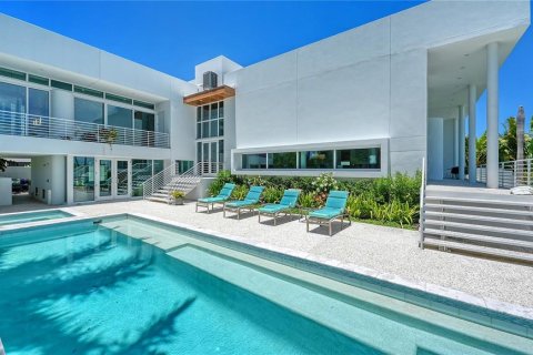 House in Sarasota, Florida 4 bedrooms, 428.93 sq.m. № 2207591 - photo 10