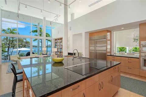 House in Sarasota, Florida 4 bedrooms, 428.93 sq.m. № 2207591 - photo 26
