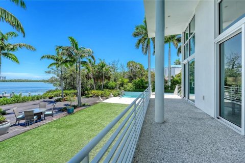 House in Sarasota, Florida 4 bedrooms, 428.93 sq.m. № 2207591 - photo 9