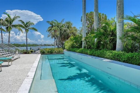 House in Sarasota, Florida 4 bedrooms, 428.93 sq.m. № 2207591 - photo 12
